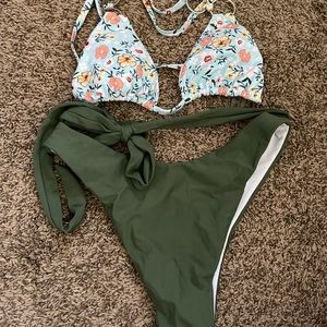Size small, super cute 2 piece bikini!